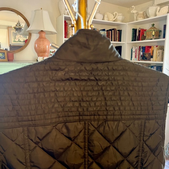 Banana Republic Women's Puffer Vest - Picture 9 of 10